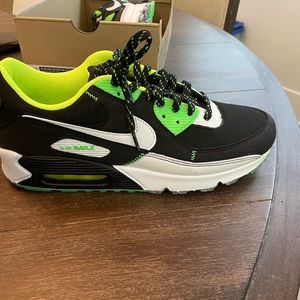 Mens size 10.5 Nike Air Max